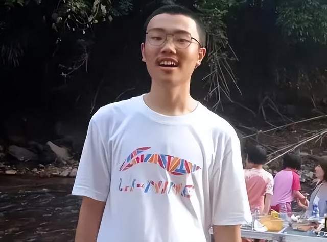 好舅舅!15岁少年离奇失踪,胡鑫宇舅舅望所有老师同学都得到保护