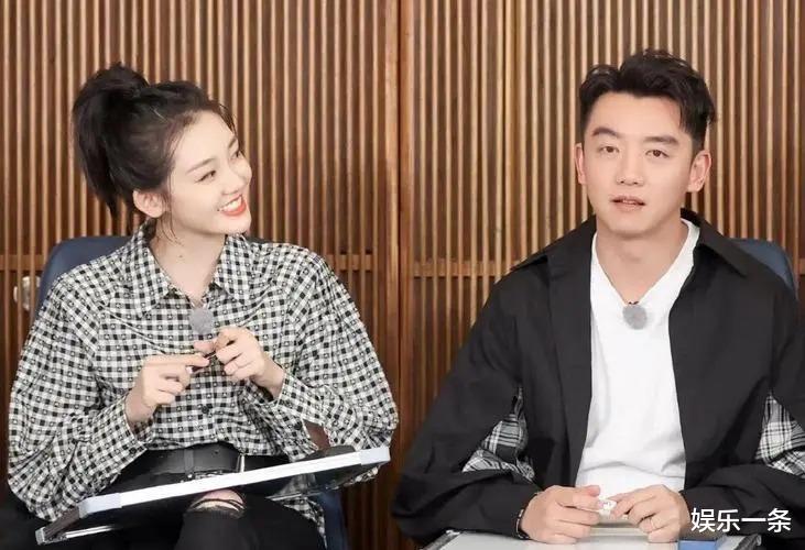 苗苗|当不了“交际花”的苗苗遇上“交际草”的郑恺，郑恺和苗苗一家人同住豪宅