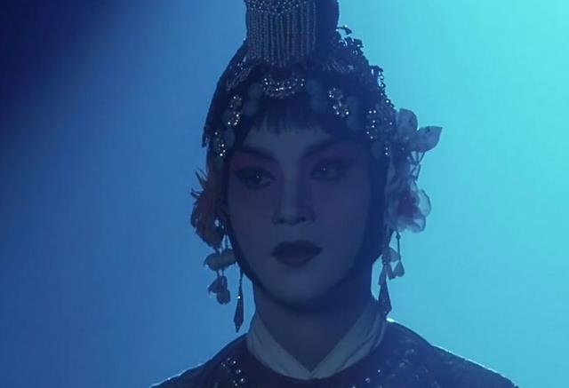 达里奥|《霸王别姬》原著同是玷污蝶衣，张公公让人同情，袁四爷让人恶心