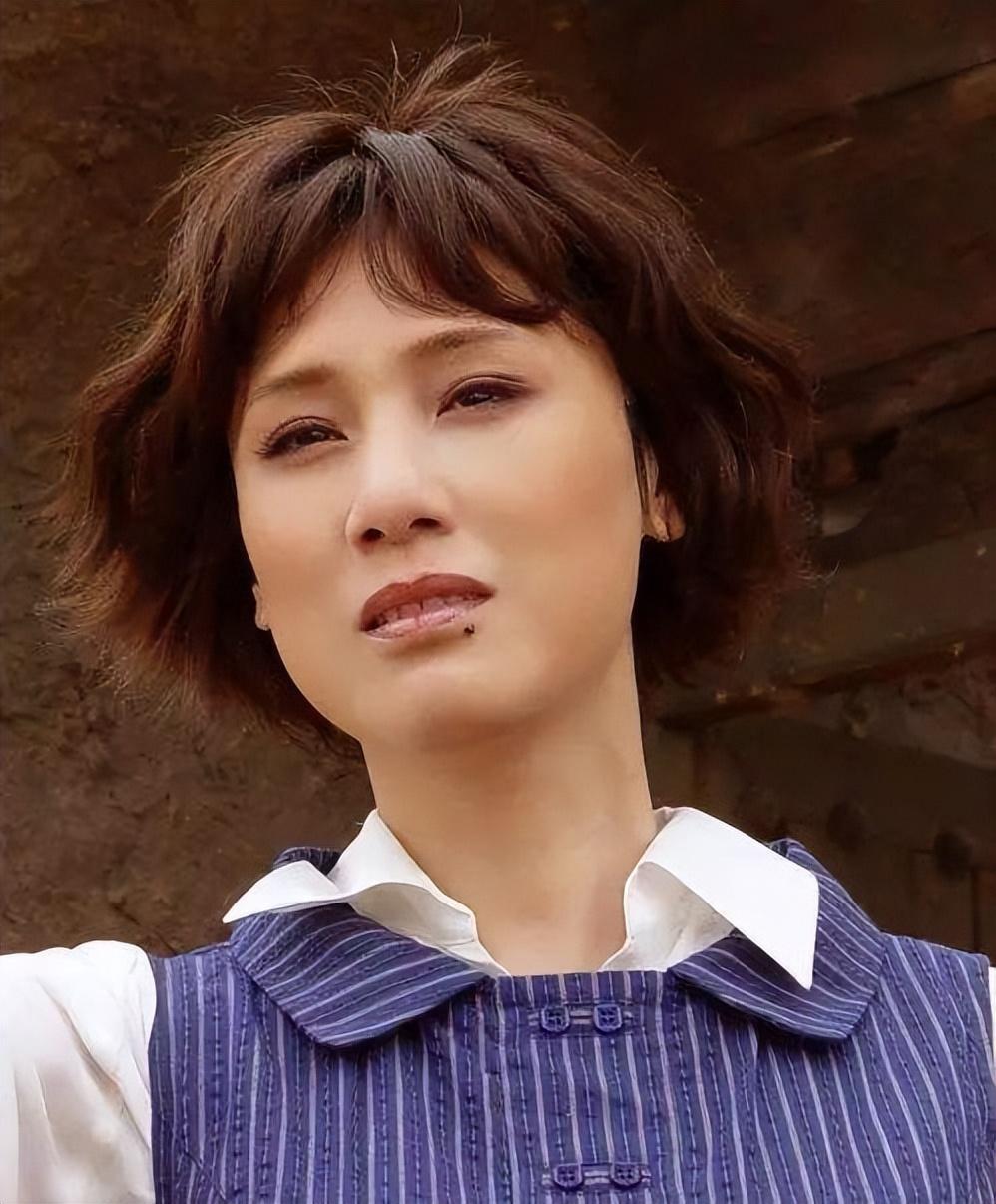 杨贵妃|无儿无女的李建群，与著名导演同居27年不结婚，临终后悔令人破防