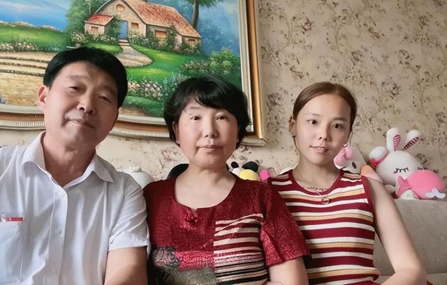 许敏|熊磊晒父母结婚照,豪华婚车太抢眼,网友:许敏高攀了