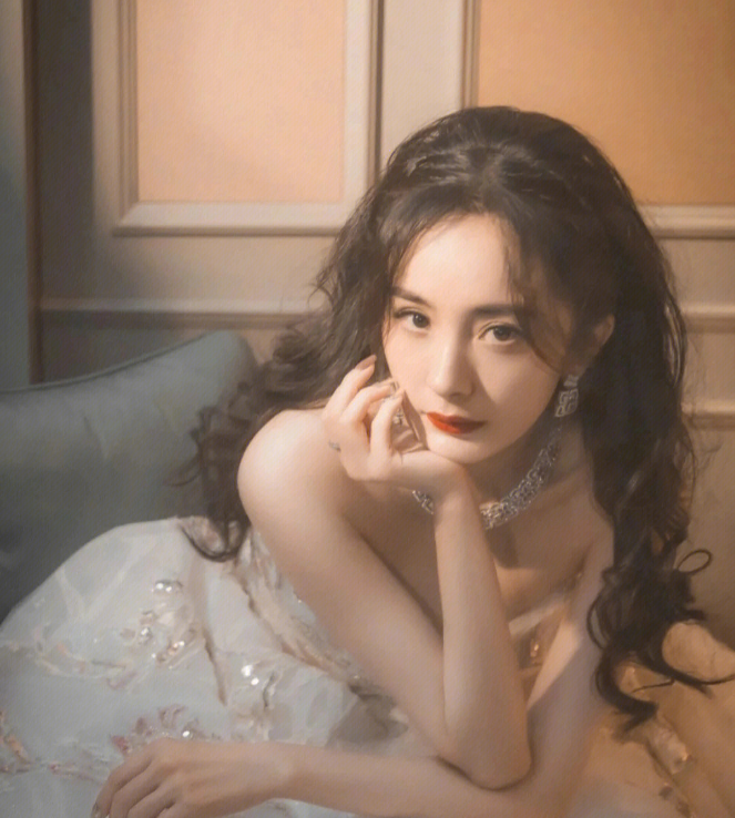 杨幂|婚姻失败，转型失败，女儿见不着，又被曝欠款上亿，杨幂可真愁人