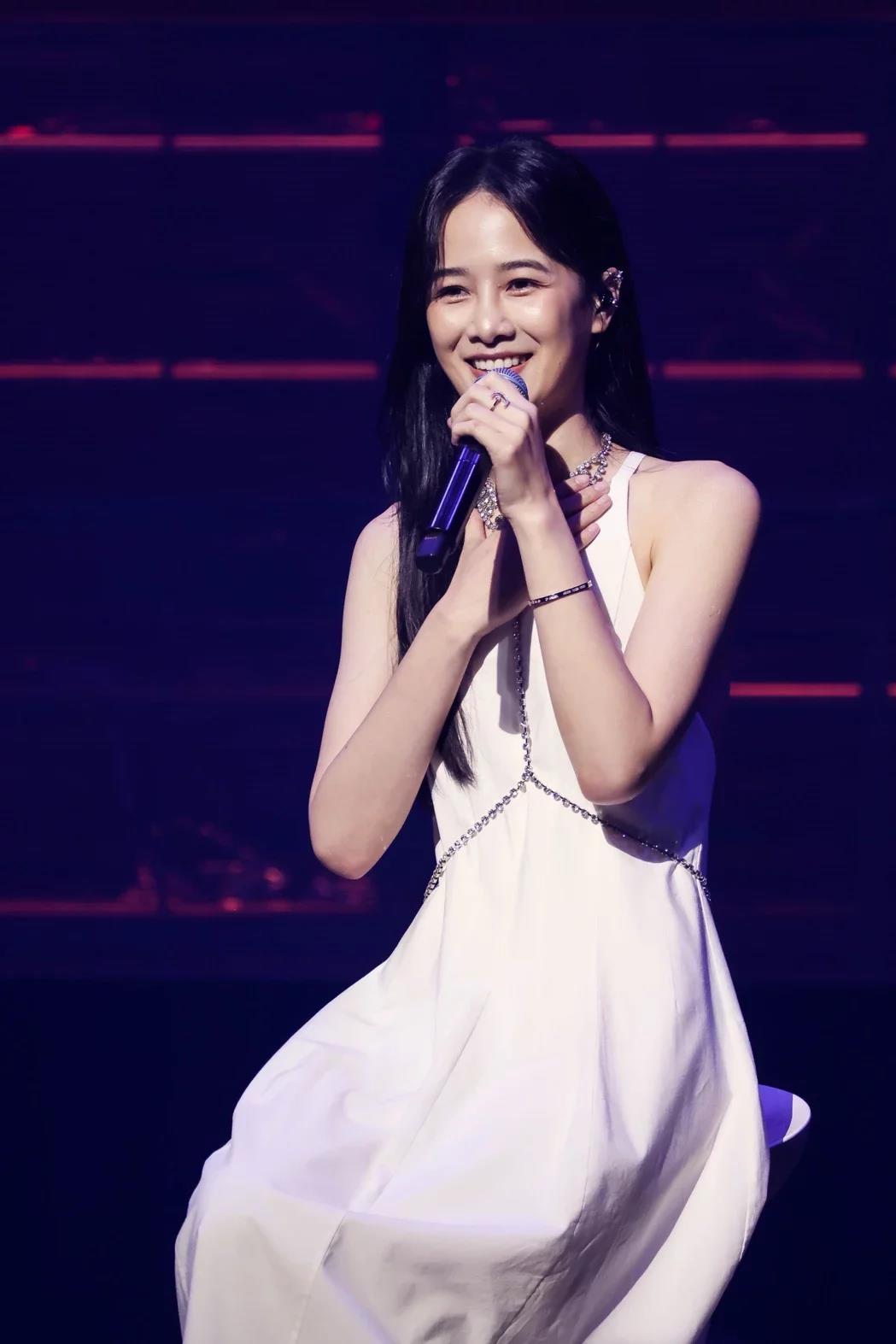 林允儿|第一次献给宇宙人！网红千千撞脸林允儿美翻了