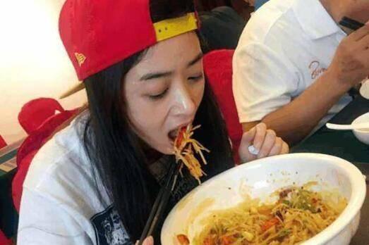 张梓琳|杨紫因为一个玩笑的理由拒绝和赵丽颖合作，网友：小吃货