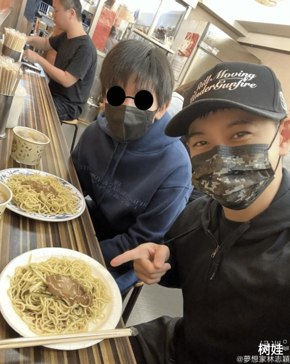 小小志|林志颖一家五口去游泳，12岁Kimi大秀泳姿，身高出众已逾1.72米