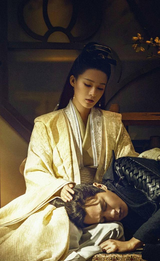 李沁|眼看肖战都红透了半边天，李沁离大火到底还差点啥呢？