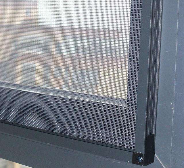 我家安装金刚纱网后悔了,这几个缺点,让人难以忍受