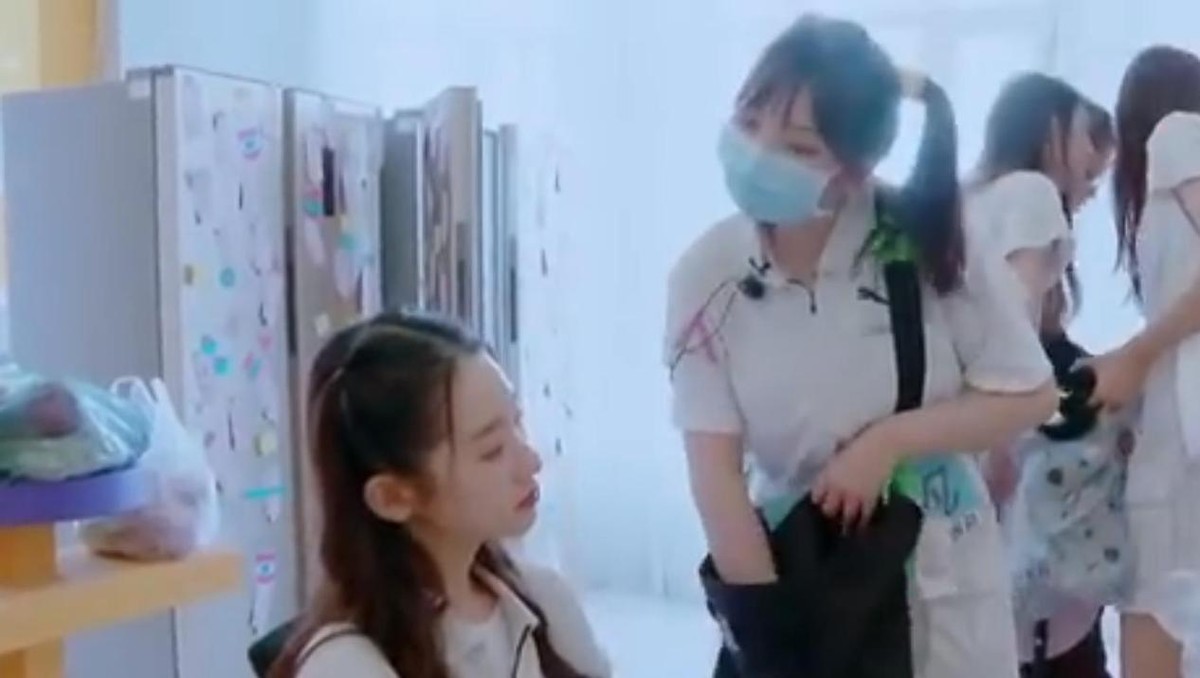 张艺凡|受秦海璐贴心安慰,实力不济口碑差却能出道,究其背景不容小觑?