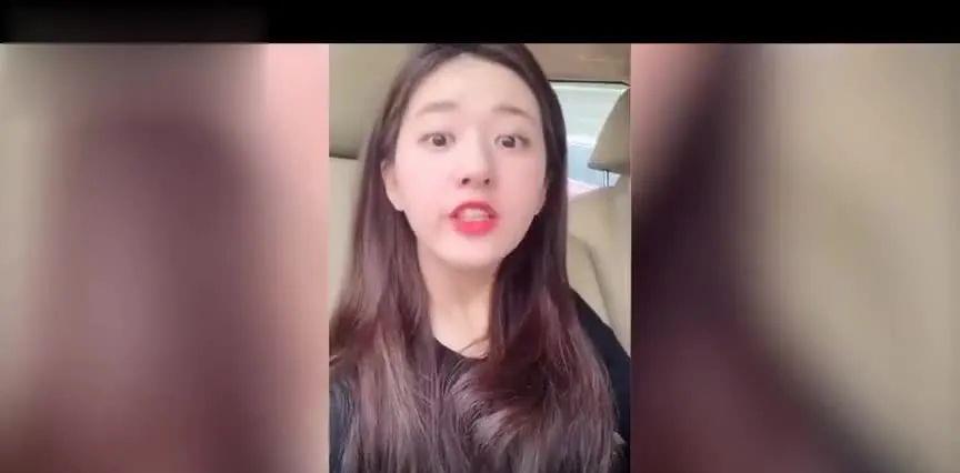 赵露思|噘嘴、瞪眼,五官乱飞,赵露思怎么演了个女傻子?