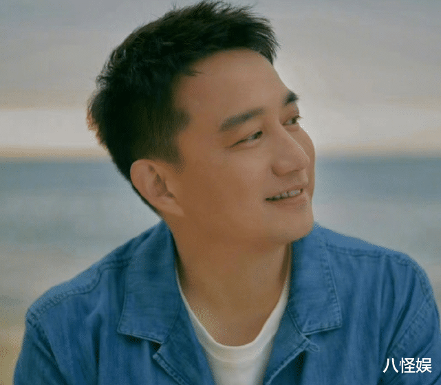 黄磊|黄磊晒儿子跳舞画面，满脸宠溺赞他可爱，还戴儿子帽子跑步好温馨