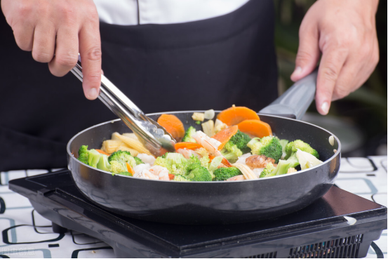 才知道,耗油不能长期放在厨房,小心长满霉菌!给孩子吃看仔细了