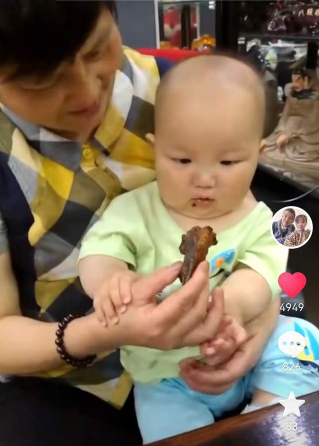 |熊磊晒言宝童年照，称姚策没生病前自己带孩子，和许姚家说法不同