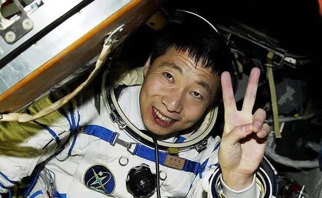 神舟十四号航天员平安回家,返回地球第一餐吃啥?面条羊汤不可少