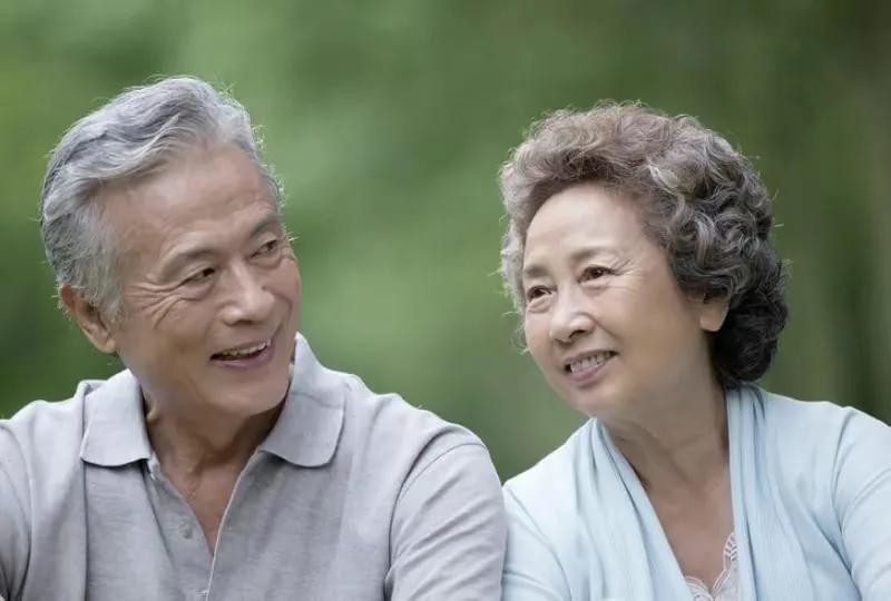 老年人生病后,就明白了父母和子女之间没有亲情可言
