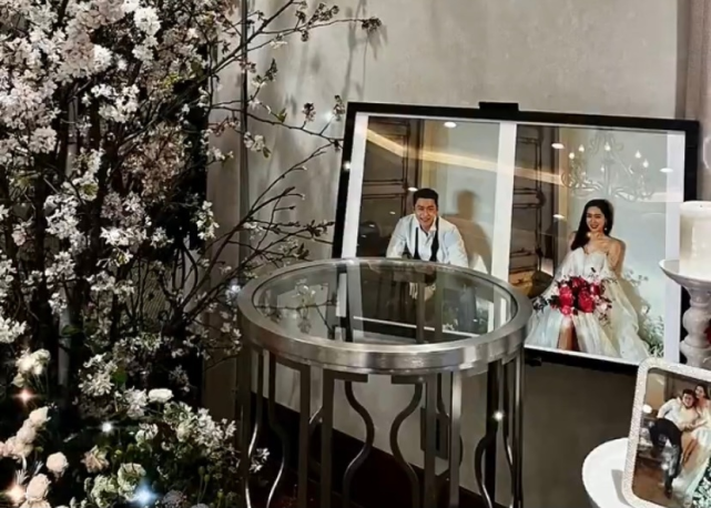 孙艺珍|玄彬孙艺珍再曝新婚纱照，两人亲密依偎牵手放闪，超大婚戒首曝光