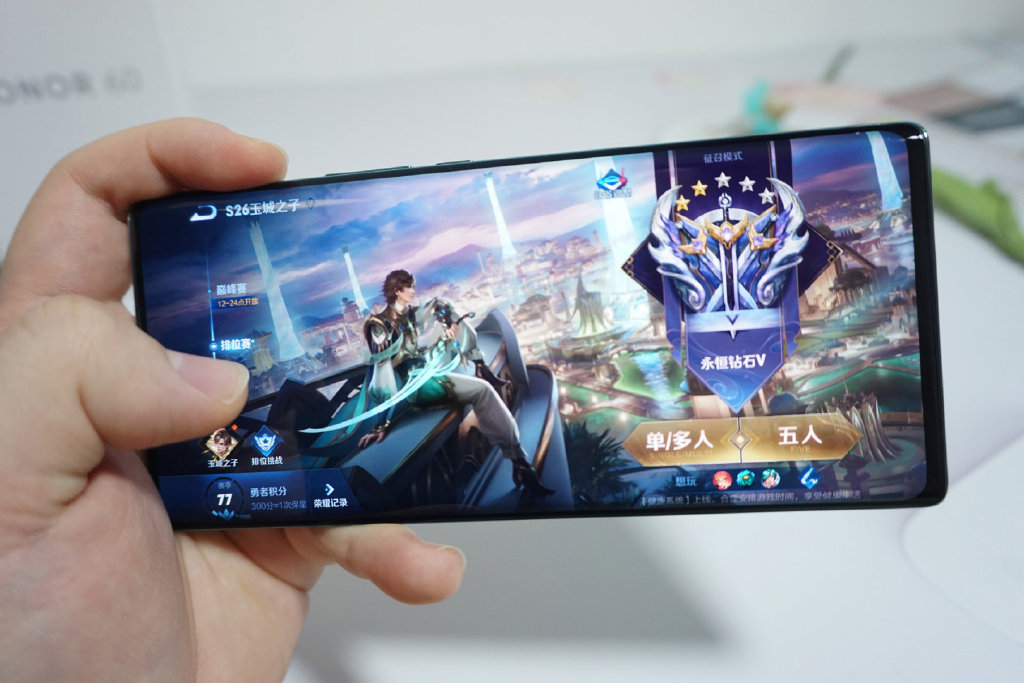 荣耀|荣耀60 SE首发评测：2000元档位屏幕天花板，视界触手可及