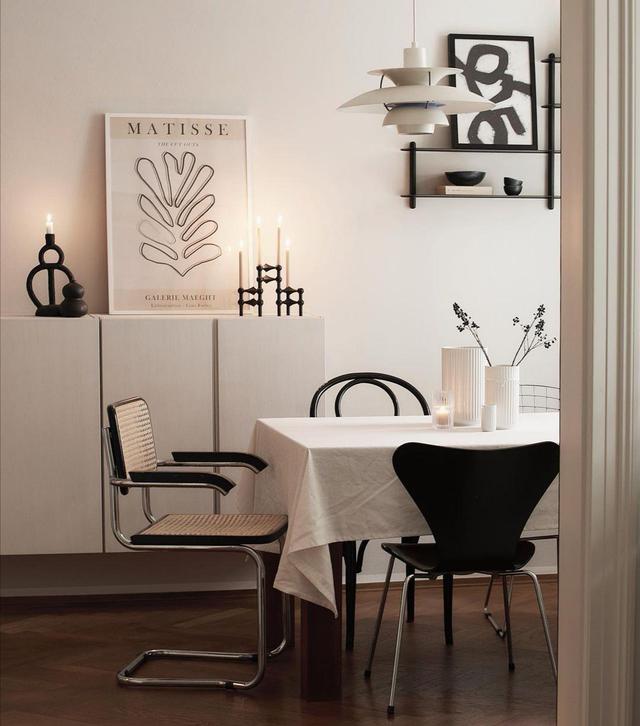 岁月人间,她有温暖的家!素瓷勾勒淡雅气质,植物与灯光点亮时光