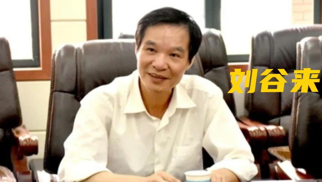 12月27日胡鑫宇事件动态,致远中学的三副面孔,家属提出质疑!