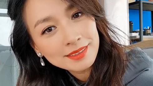 张庭|张庭活得很清醒，魅力，不在于年轻貌美