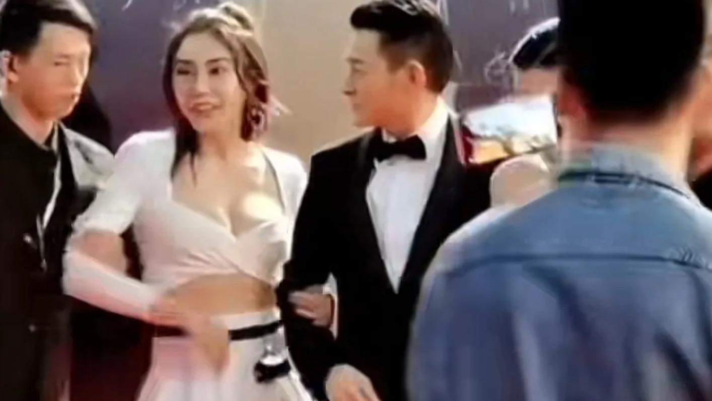 刘德华|刘德华红毯被疯狂网红一把搂住，天王反应显露真实修养！