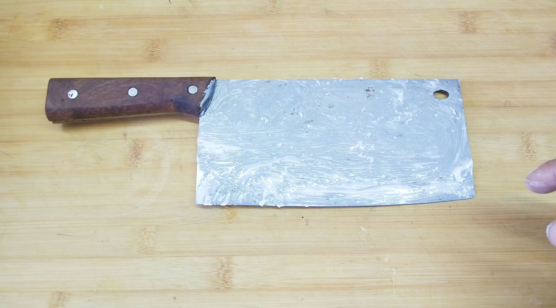 脱发|把牙膏抹在菜刀上，没想到这么厉害，家家户户都要用，快去试试