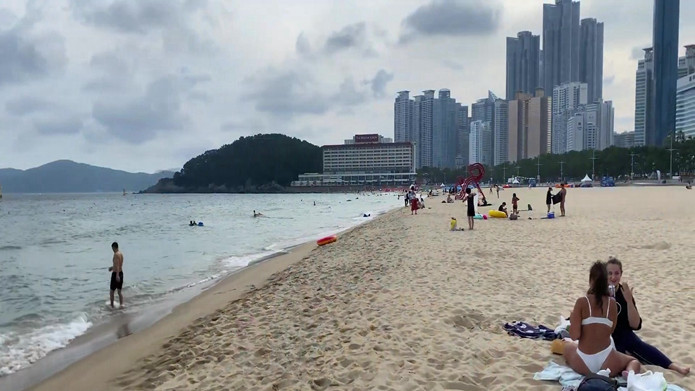 藏寨|广西的一个海滨城市，以其海滩而闻名，岛上还有温泉