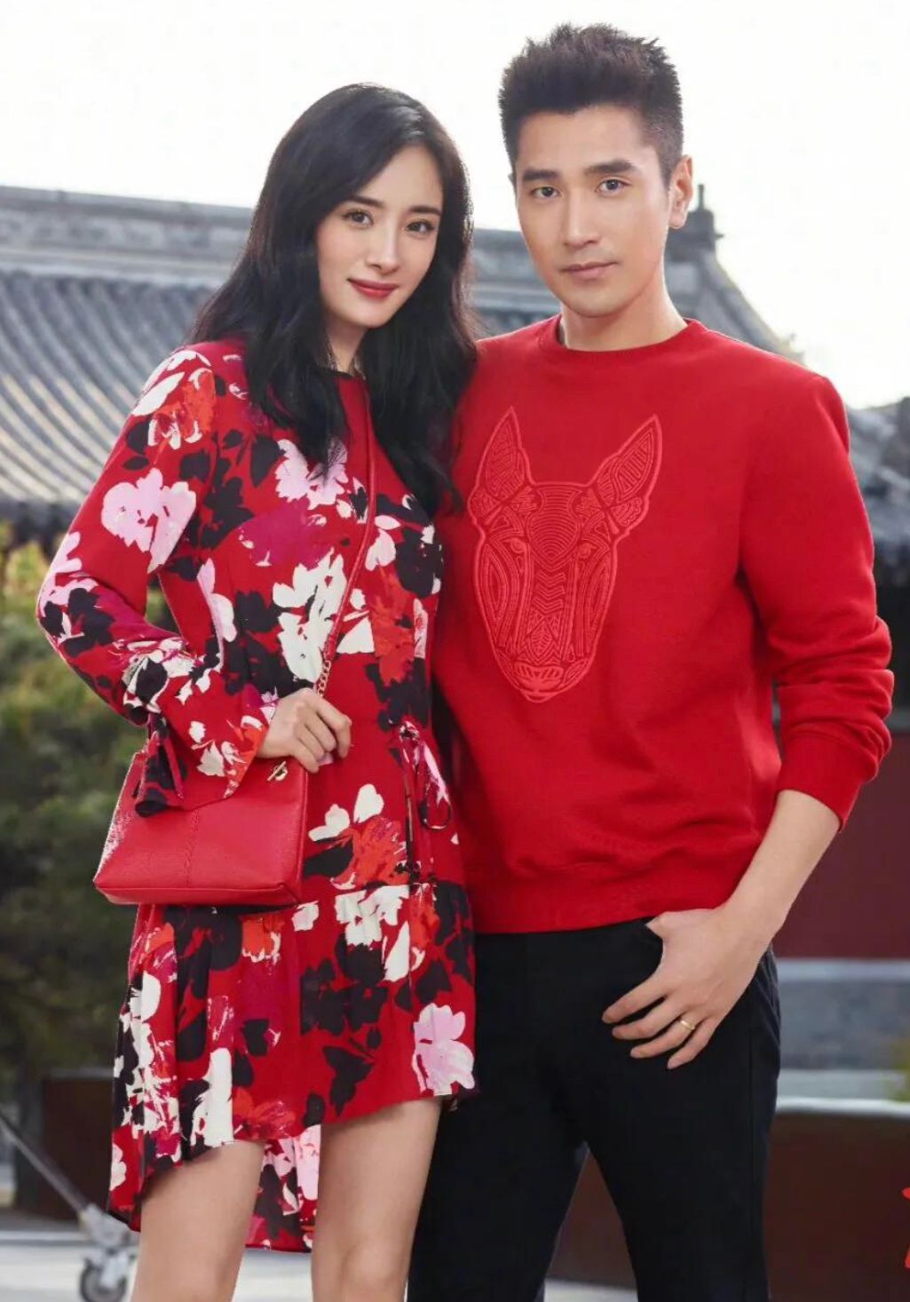 杨幂与赵又廷拍写真 穿红色系"情侣装"挺高级 俊男靓女很般配 杨幂