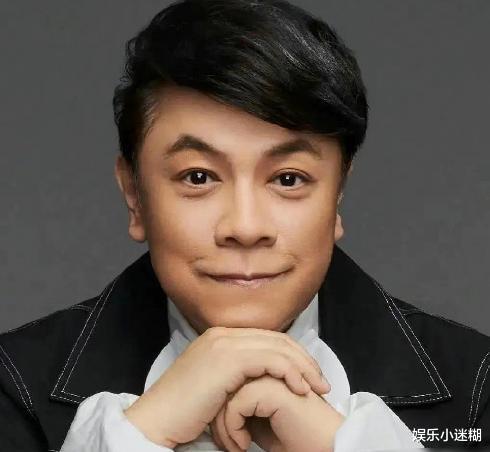 蔡康永|60岁蔡康永恋上小鲜肉？与帅壮男遛狗、就餐主动买单，被嘲爷孙恋