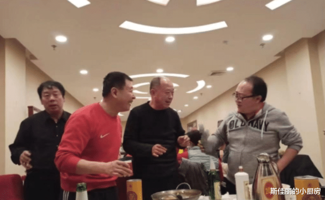 一到年底，少不了要聚会，切记：这3种行为不要做，否则贻笑大方