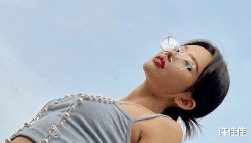 田小娟|女团歌手田小娟出镜晒照片,纤细身材引网友争议,仅44斤