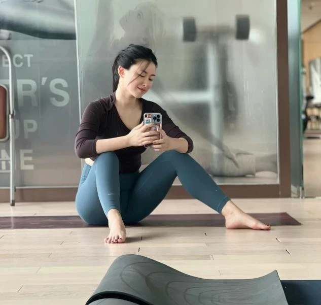 刘诗诗|朱珠老公高调晒女儿近照！小朋友戴蕾丝帽尽挑父母优点长，超可爱