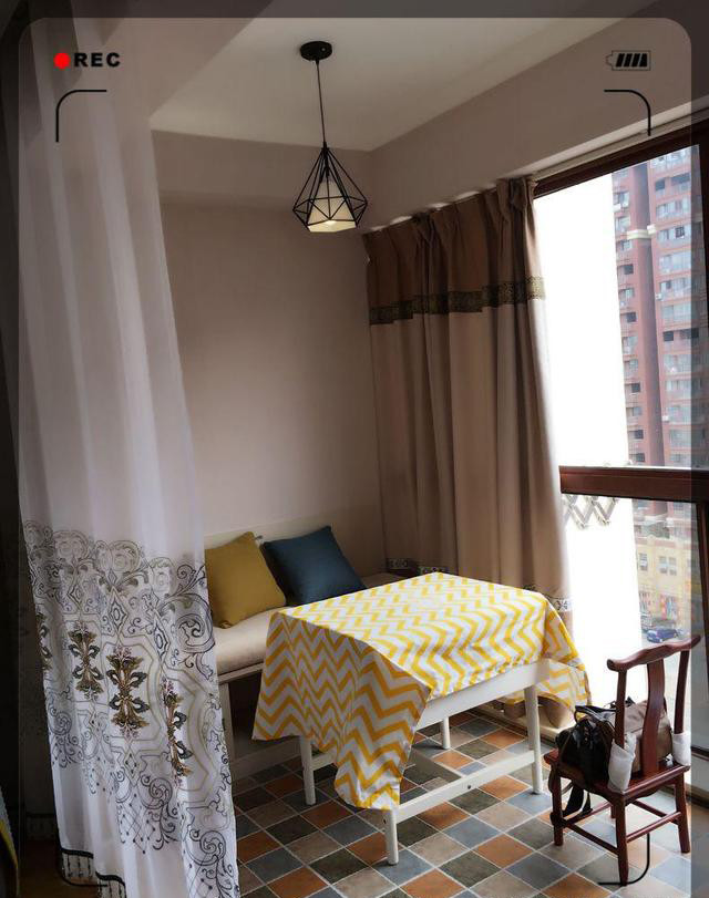 老公非要在床头打一圈柜子,完工才知实用,不过阳台更迷人,晒晒