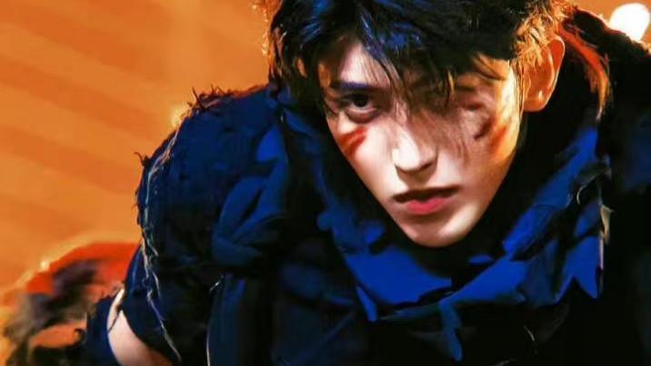 沸腾校园|蔡徐坤《沸腾校园》超级震撼，摄人心魄舞蹈，让台下女粉丝心动