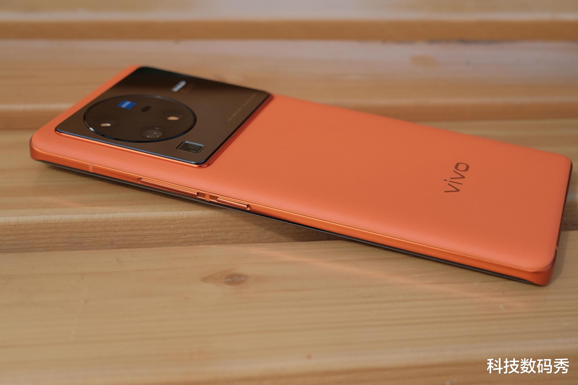 卡尔蔡司镜头|蔡司人像镜头微云台加持，vivo X80 Pro拍照、游戏、性能、功耗深度测评