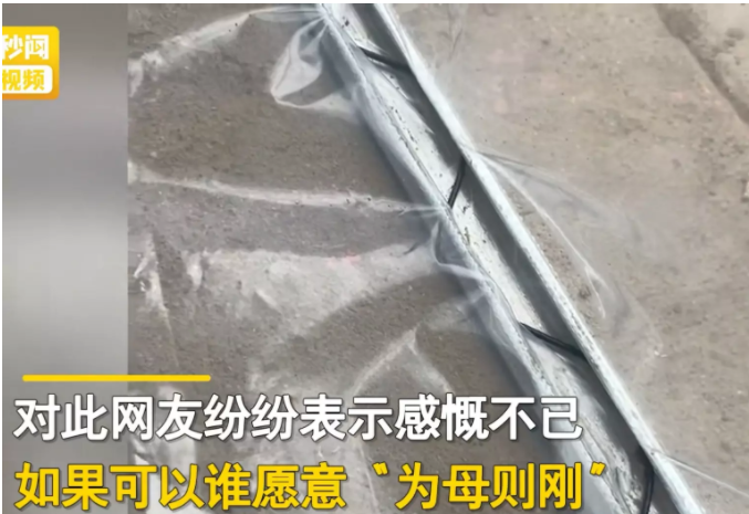 河南一女子有一儿两女,小儿子才两个多月。为让孩子冬天不挨冻,她准备用塑料膜把院子遮起来
