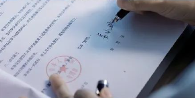 二十不惑|白月光的杀伤力:《二十不惑》中的周寻只是站在那里,便已经赢了