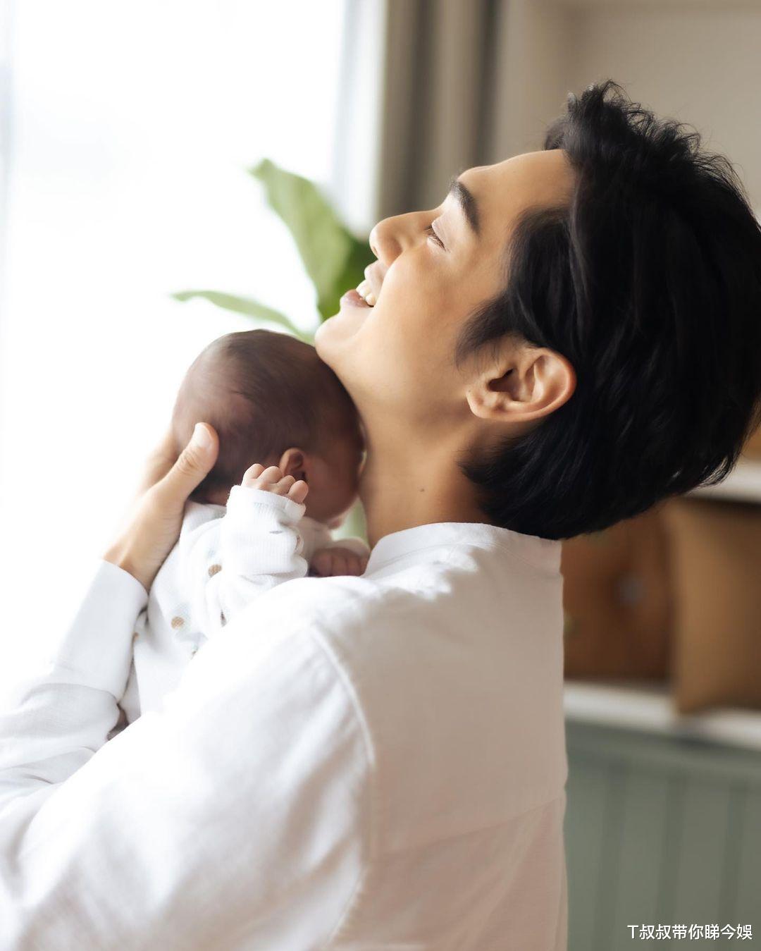 刘德华|郑俊弘与何雁诗儿子满月　由小馒头进化小火鸡