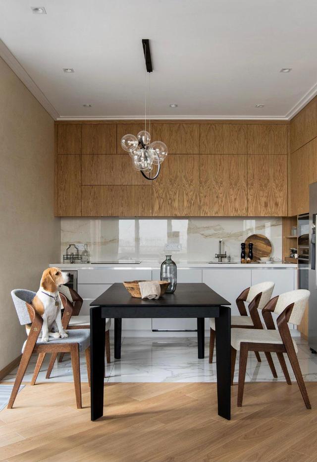 超喜欢米灰配原木色调,带来温暖感受,一家三口的生活和和美美