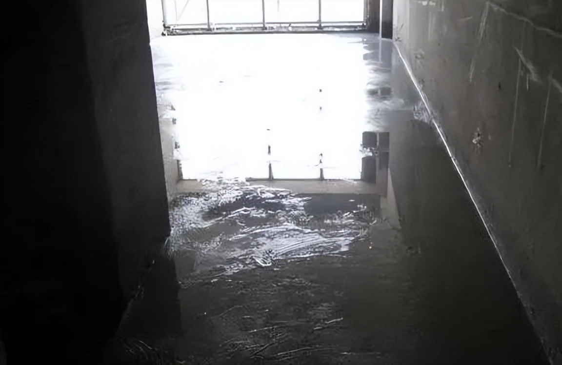 夏天水泥地坪该如何养护?多亏请教楼下老瓦工,不然差点就开裂了