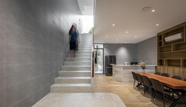 240的3层独栋别墅,拒绝豪华装修,“寒酸”场面让无数网友称赞