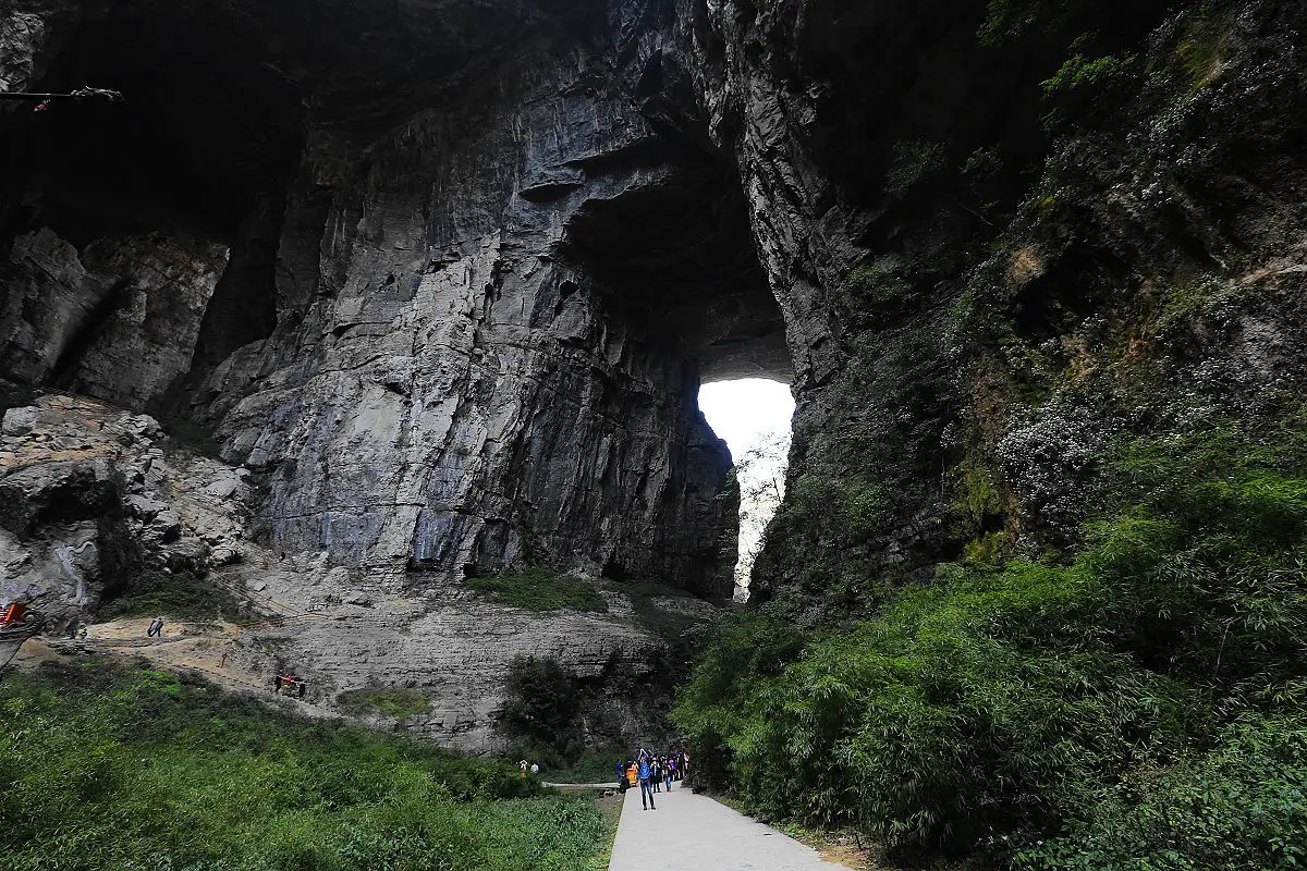 |重庆一处5A级景区，内有溶洞、天坑、地缝、峡谷、峰丛、高山草原