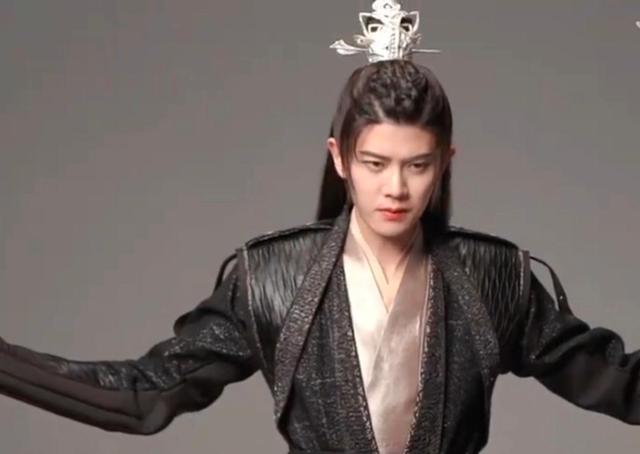 周生辰|明明前后只差20天,任嘉伦演的周生辰和长意,差别咋就那么大呢?