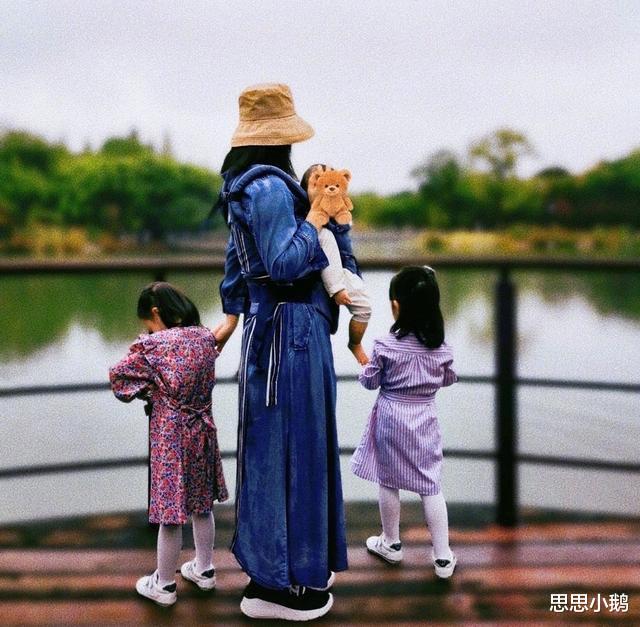 |谢娜晒照庆祝母亲节，母女四人首度同框，张杰为其送一大束康乃馨