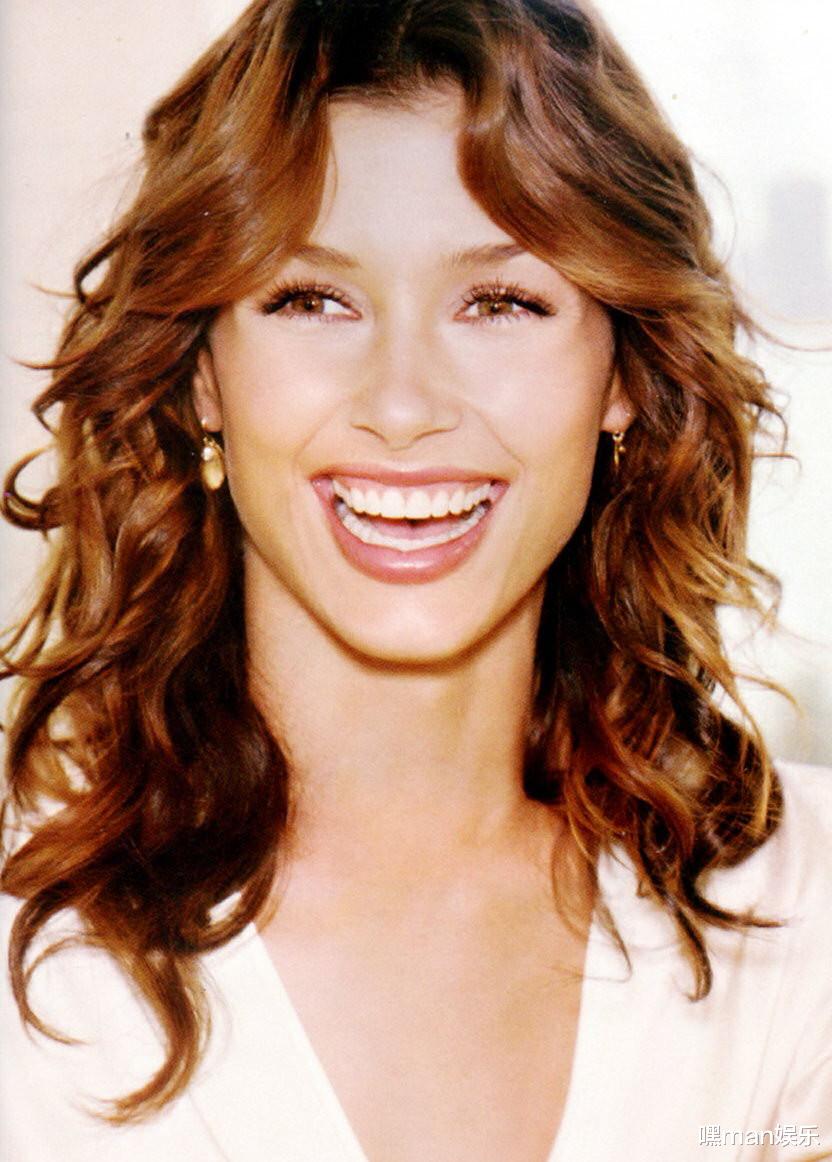 布丽姬·穆娜|布丽姬·穆娜的阴暗面 电视剧女王的成长史 年过五十魅力不减