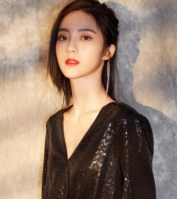 万鹏|出道就演女主,曾被质疑的方鹏,用实力证明自己