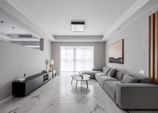 ?我家全屋瓷砖,爸妈家全屋木地板,两种地面用起来有何不同?