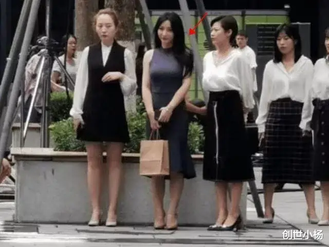 柳岩|41岁柳岩路人照被传，真实身材惹争议，网友：确定是本人？