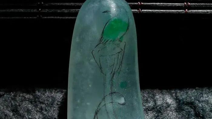 文玩|玉赏 ▏不妆空散粉，无树独飘花