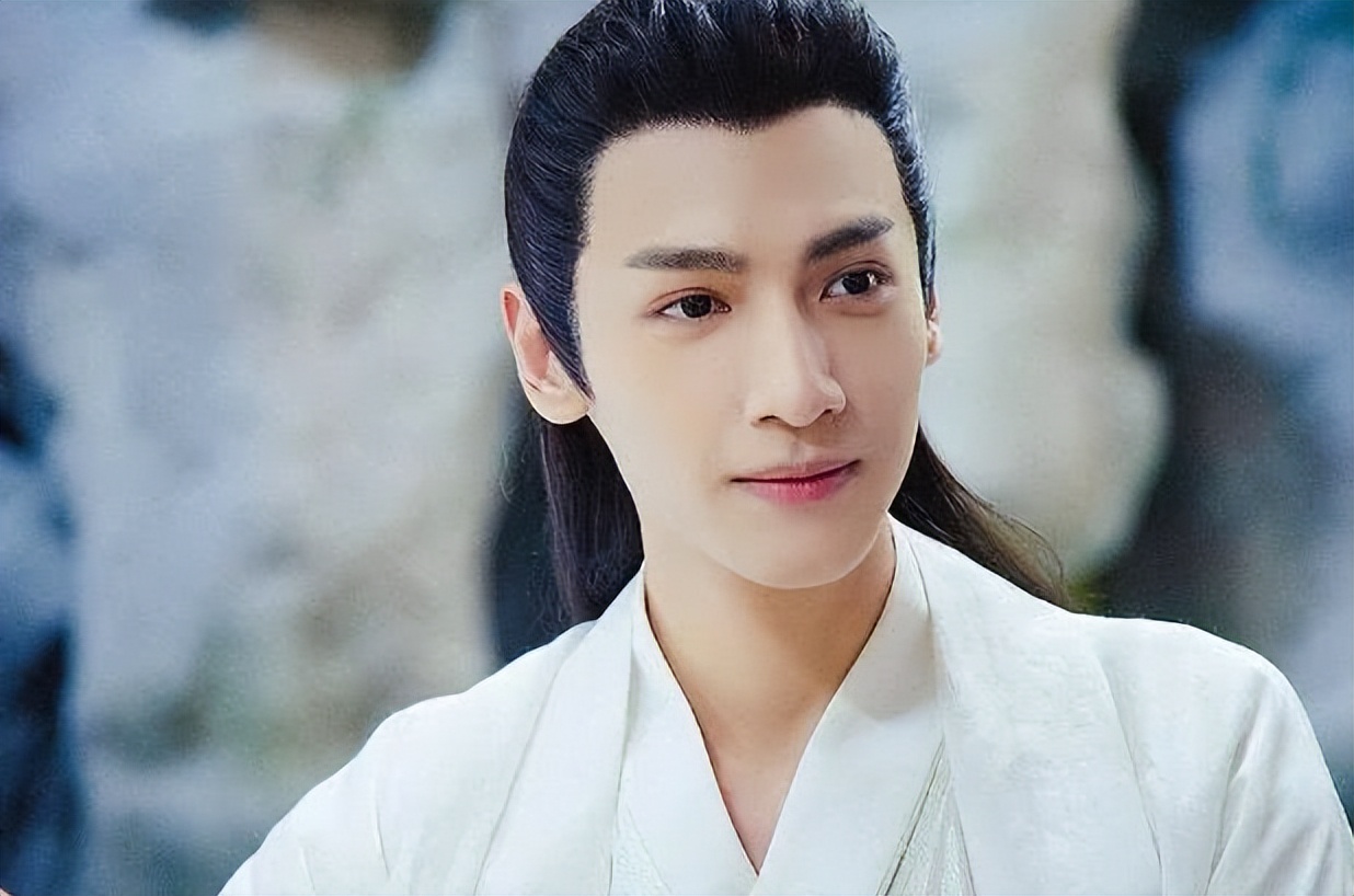 罗云熙|笨熊体态别再尬演贵公子了！学学这几位男星，那才叫儒雅矜贵