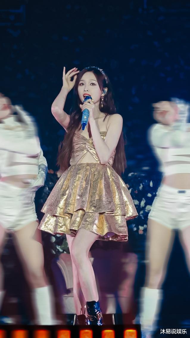 吴宣仪|吴宣仪演唱会:初恋VS华丽造型自由切换,我又初恋啦!